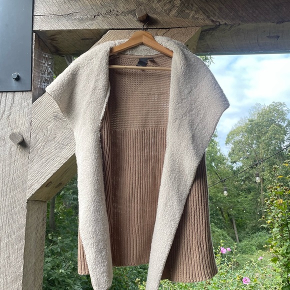 Quinn Suede Sherpa Knitted Vest - Picture 2 of 7